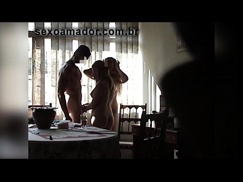 ❤️ Seks dostları nəhəng kişini və onunla birlikdə bir üçlüyü dəvət edirlər ❤️❌ Porn video bizdə